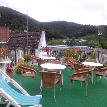 לינה וארוחת בוקר Prinz Eitel 3*